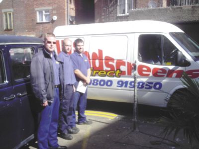 Windscreen replacement on a taxi